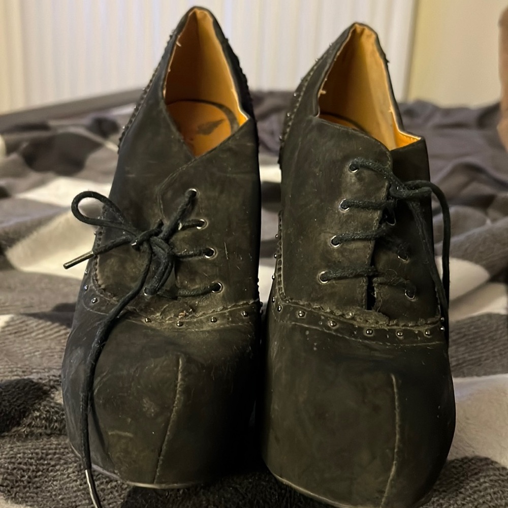 Penny loves Kenny heels.